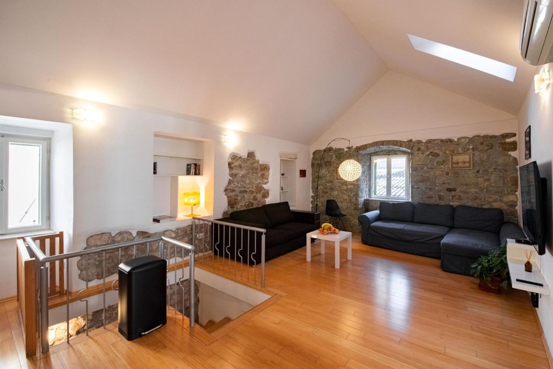 Duplex With Terrace In The Centar Split